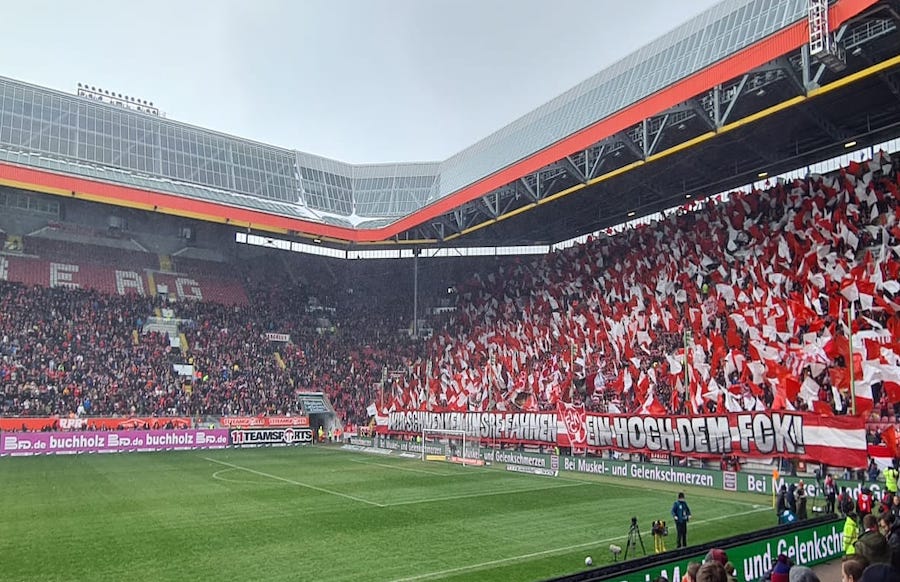 ++ Der “Betze” bebt – Lautern siegt auch gegen St. Pauli ++